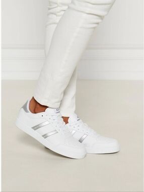 Armani Exchange women snickers.
